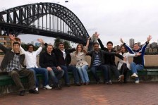 Austrálie Studium CQU studenti pred Harbour Bridge